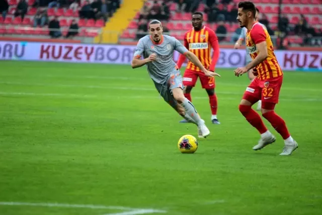 Süper Lig: İM Kayserispor: 1 - Medipol Başakşehir: 2 (İlk yarı)