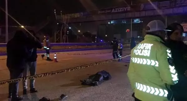 Üst geçidi kullanmayan üniversiteli, hafif ticari aracın çarpmasıyla öldü