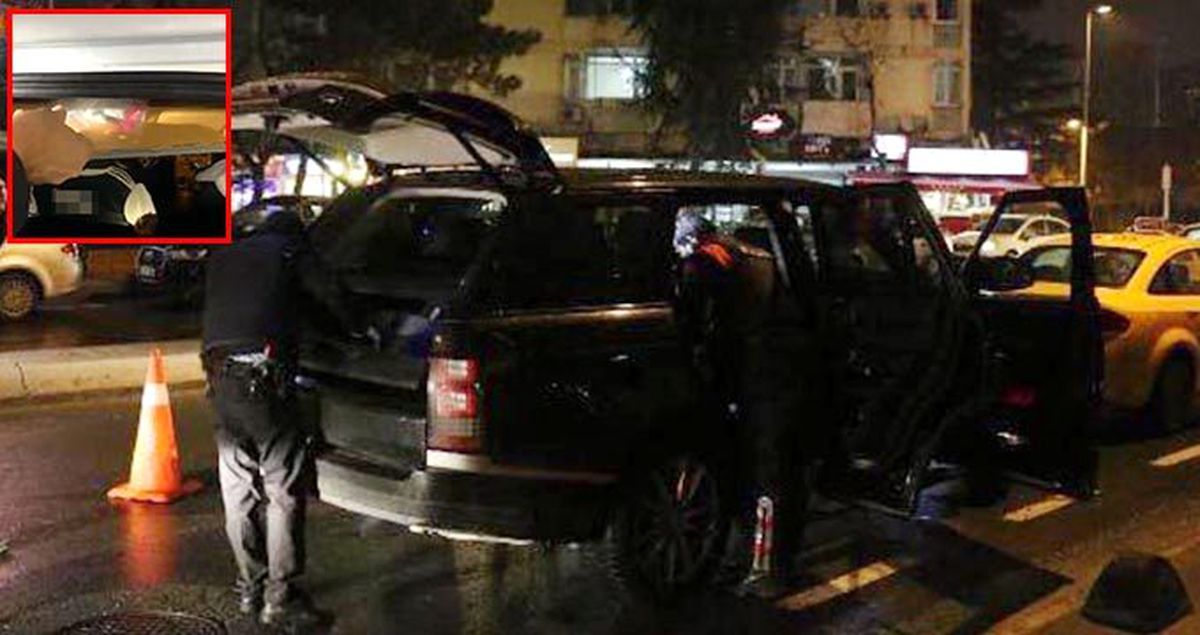 Uyuşturucuyu otomobilin tavanına sakladılar