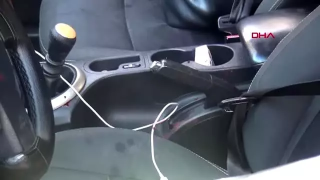 Adana kız arkadaşını otomobilde bıçakladı, linçten kurtuldu Adana kız arkadaşını otomobilde bıçakladı, linçten kurtuldu