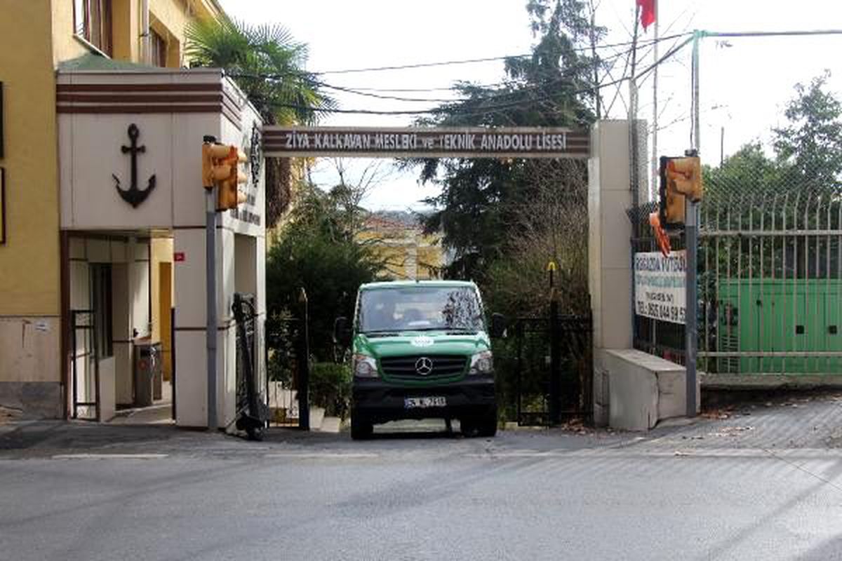 Beşiktaş'ta denizcilik eğitim verilen lisenin iskelesinde ceset bulundu
