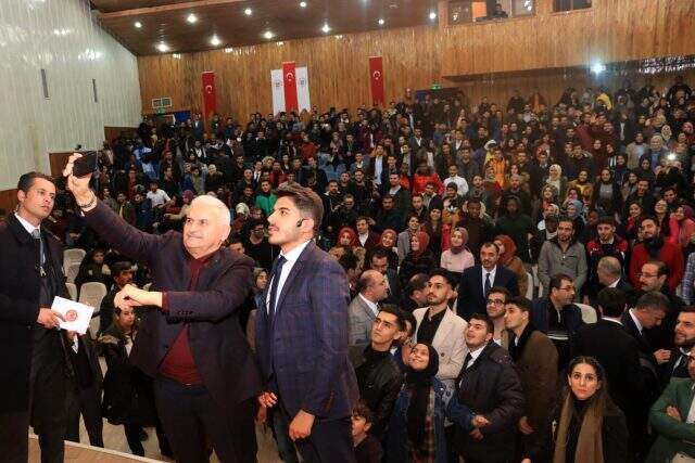 Binali Yıldırım'ın KYK affı sorusuna verdiği yanıt öğrencileri güldürdü: Koltuk elden gitti