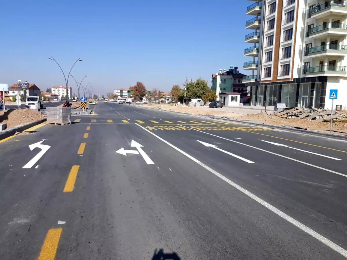 Büyükşehir Belediyesi yol işaretleme çalışmalarına devam ediyor
