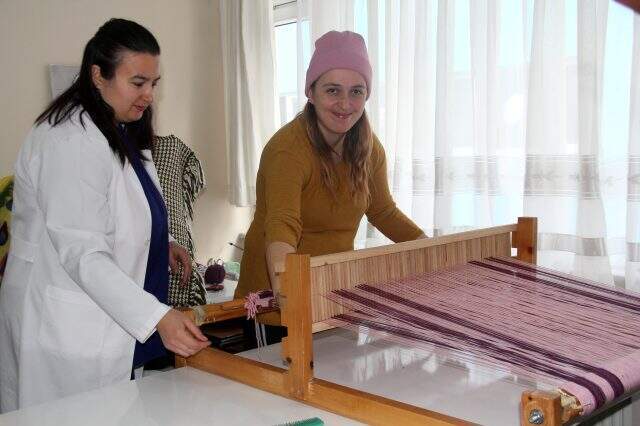 Engelli kadınlar, el işi öğrenmek için gittikleri kursun ikinci katta olmasından dolayı sitem etti