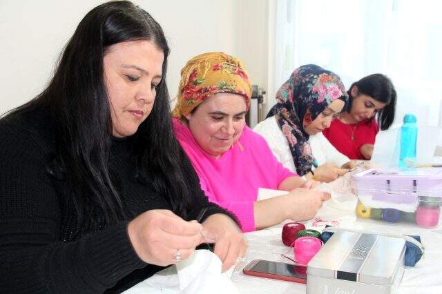 Engelli kadınlar, el işi öğrenmek için gittikleri kursun ikinci katta olmasından dolayı sitem etti