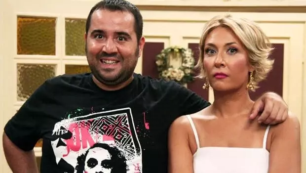 Gülse Birsel ve Ata Demirer, Avrupa Yakası'ndan yıllar sonra aynı dizide yeniden buluştu Gülse Birsel ve Ata Demirer, Avrupa Yakası'ndan yıllar sonra aynı dizide yeniden buluştu