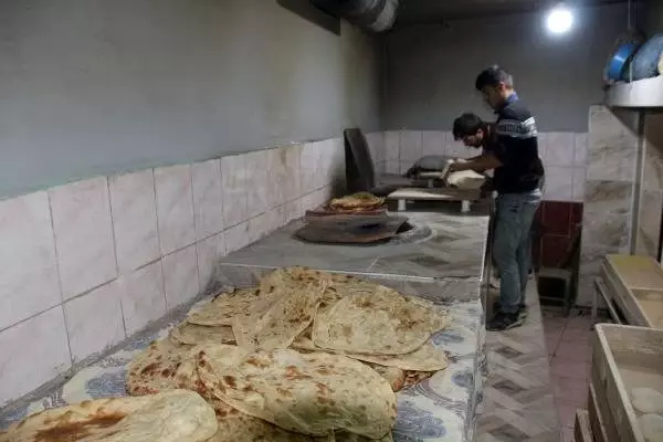 Kadınlar çalışmayınca erkekler tandırın başına geçti