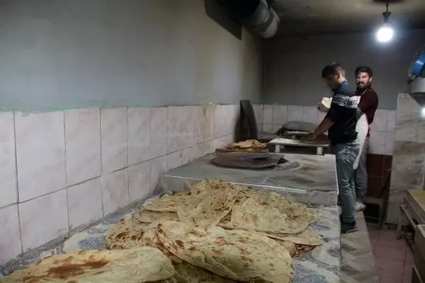 Kadınlar çalışmayınca erkekler tandırın başına geçti