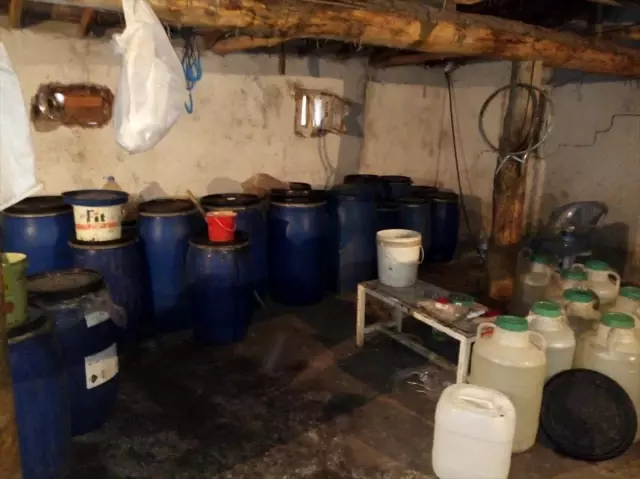 Kırıkkale'de kaçak imalathanede 500 şişe sahte rakı ele geçirildi