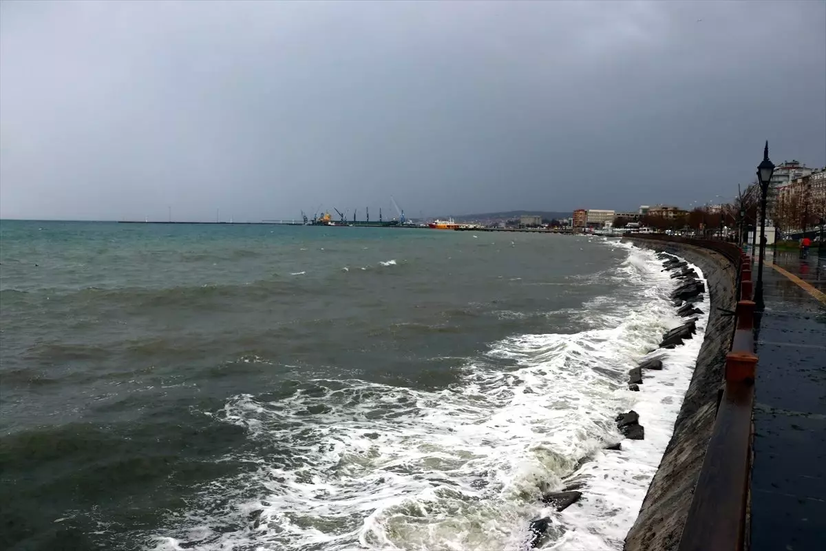 Marmara'da lodos etkisini sürdürüyor