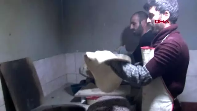 Muş kadınlar çalışmayınca erkekler tandırın başına geçti