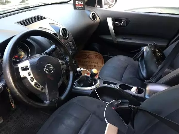 Sevgilisini otomobilde bıçakladı, linçten kurtuldu Sevgilisini otomobilde bıçakladı, linçten kurtuldu