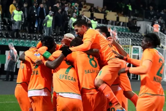 Süper Lig: Denizlispor: 0 - Alanyaspor: 3 (İlk Yarı) Süper Lig: Denizlispor: 0 - Alanyaspor: 3 (İlk Yarı)