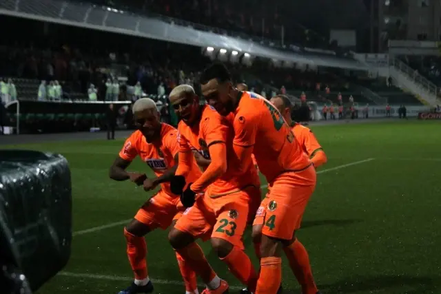 Süper Lig: Denizlispor: 0 - Alanyaspor: 3 (İlk Yarı) Süper Lig: Denizlispor: 0 - Alanyaspor: 3 (İlk Yarı)