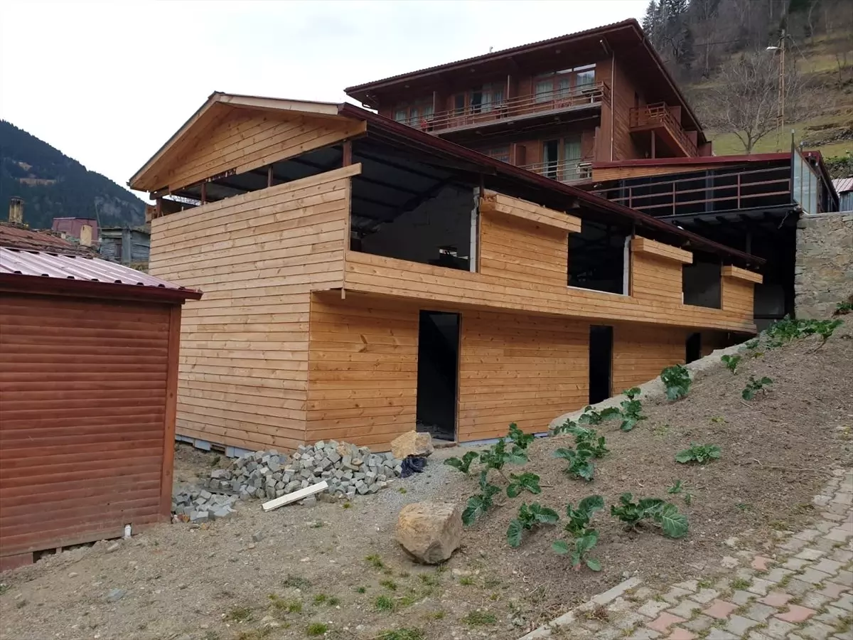 Uzungöl'de 65 kaçak binadan 14'ünün yıkımı tamamlandı