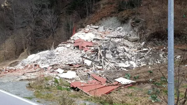 Uzungöl'de 65 kaçak binadan 14'ünün yıkımı tamamlandı Uzungöl'de 65 kaçak binadan 14'ünün yıkımı tamamlandı