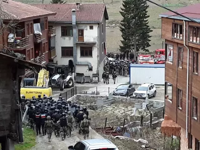 Uzungöl'de yıkımlar başladı