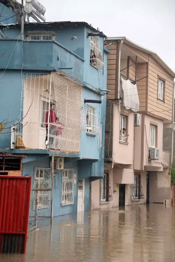 Adana'da sağanak; 4 merkez ilçede okullar tatil edildi (3)