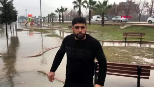 Adana'da sağanak; 4 merkez ilçede okullar tatil edildi