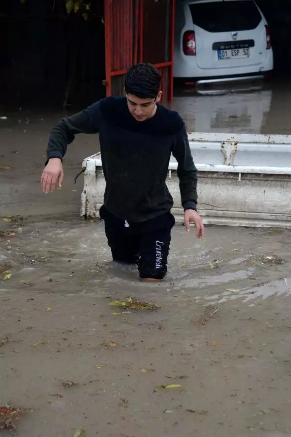 Adana'da sağanak; 4 merkez ilçede okullar tatil edildi (3)