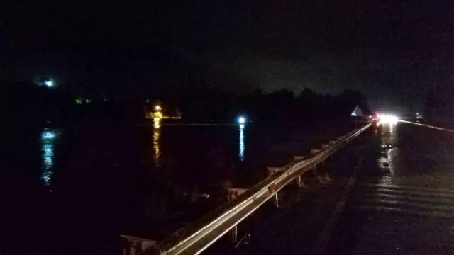 Adana'da sele kapılan otomobilde bulunan 5 kişi kurtarıldı