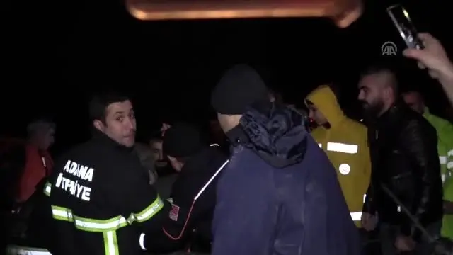 Adana'da sele kapılan otomobildeki 4 kişi kurtarıldı