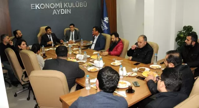 ADÜ Rektörü Prof. Dr. Aldemir'den Ekonomi Kulübü'ne teşekkür ziyareti ADÜ Rektörü Prof. Dr. Aldemir'den Ekonomi Kulübü'ne teşekkür ziyareti