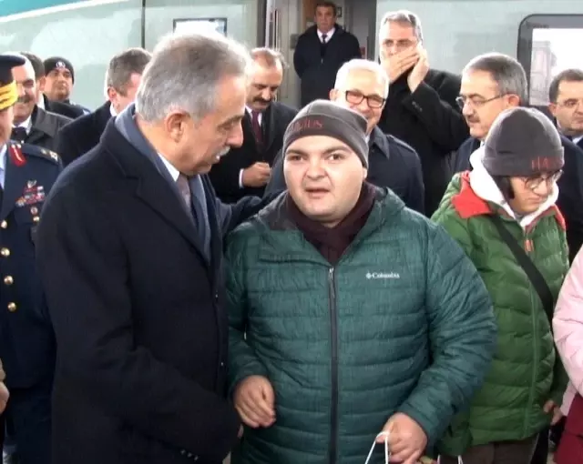Ankara'dan Konya'ya gelen özel gereksinimli misafirleri protokol karşıladı Ankara'dan Konya'ya gelen özel gereksinimli misafirleri protokol karşıladı