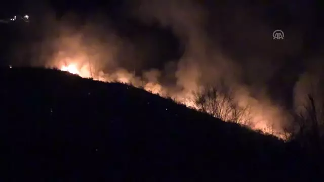 Arsin'deki örtü yangınlarını söndürme çalışmaları sürüyor Arsin'deki örtü yangınlarını söndürme çalışmaları sürüyor
