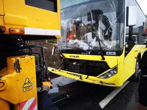 Çekmeköy'de İETT otobüsü yan yattı: 1 ölü 13 yaralı (4)