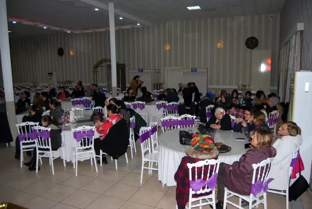 'Çocuklar üşümesin' diye sahne aldılar 'Çocuklar üşümesin' diye sahne aldılar