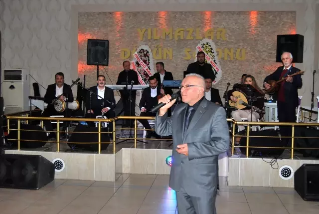 'Çocuklar üşümesin' diye sahne aldılar 'Çocuklar üşümesin' diye sahne aldılar