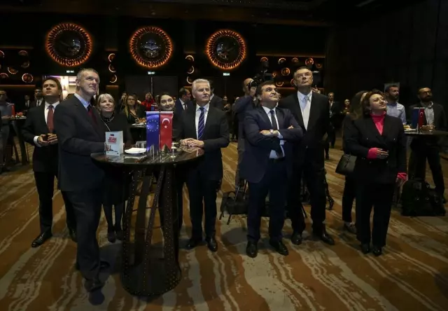 Dışişleri Bakan Yardımcısı Kaymakcı Jean Monnet programı mezunlarıyla buluştu Dışişleri Bakan Yardımcısı Kaymakcı Jean Monnet programı mezunlarıyla buluştu