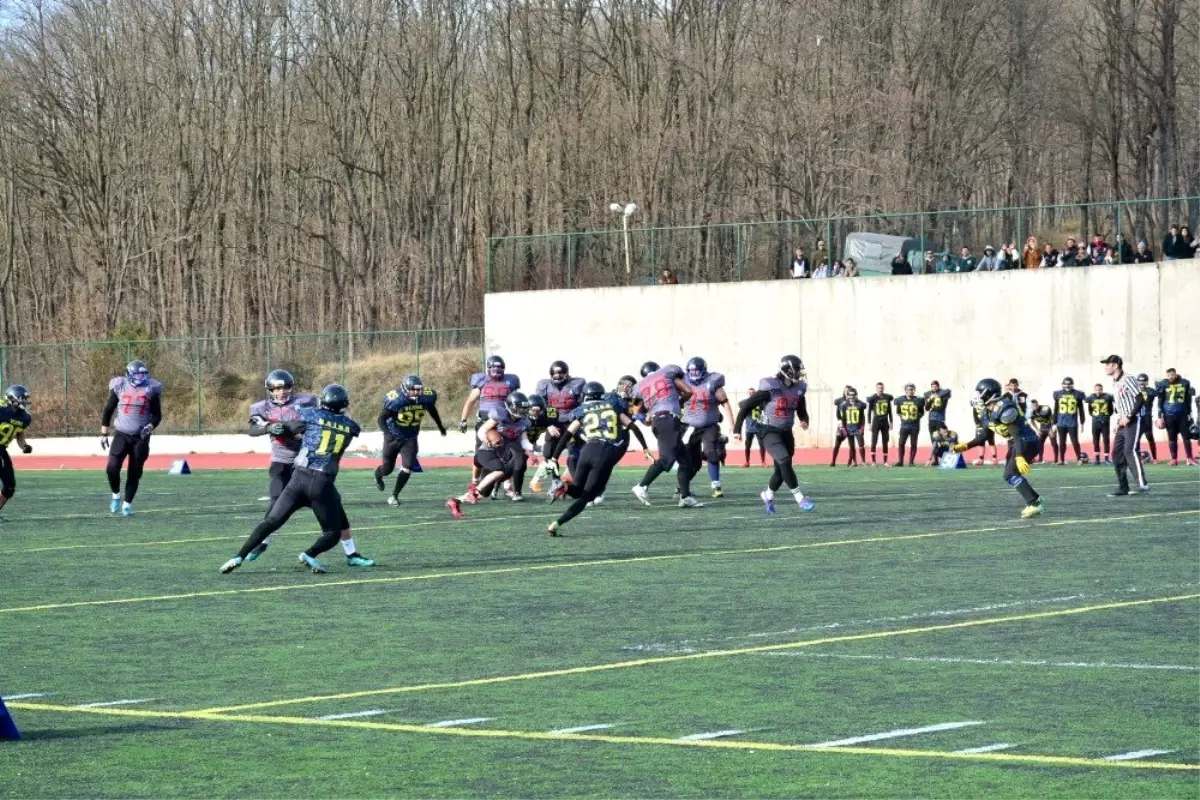 Düzce Üniversitesi lige galibiyetle başladı