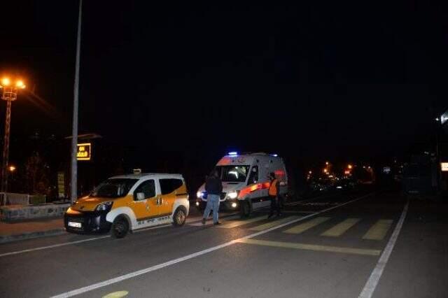 İntihar girişiminde bulunan genç kadını suya atlayan garson kurtardı