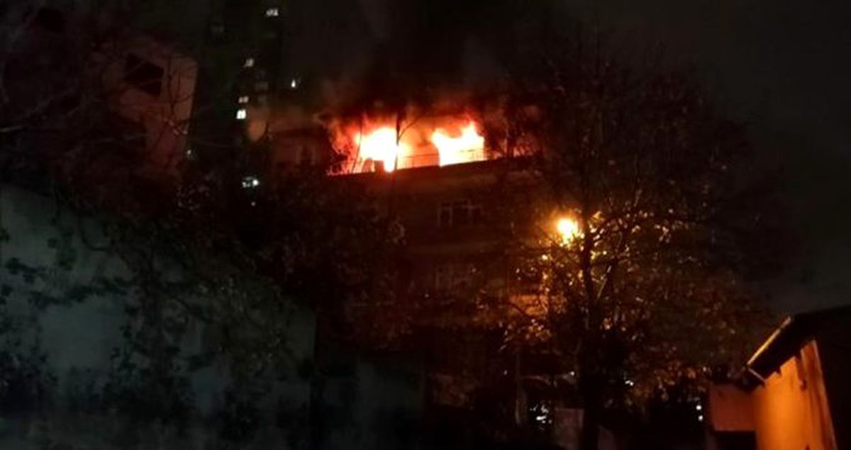 Kadıköy'de alevler geceyi aydınlattı