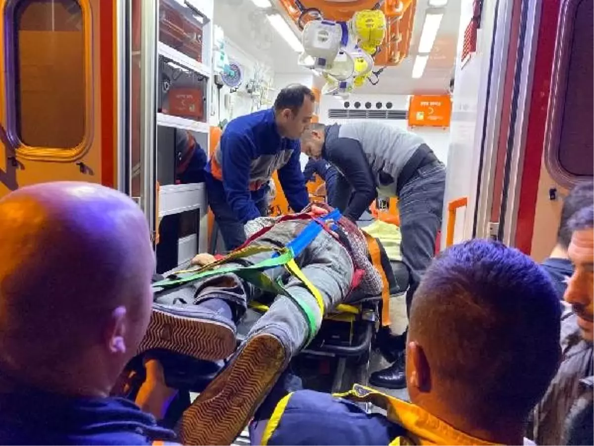 Kavgada sırtından bıçaklandı