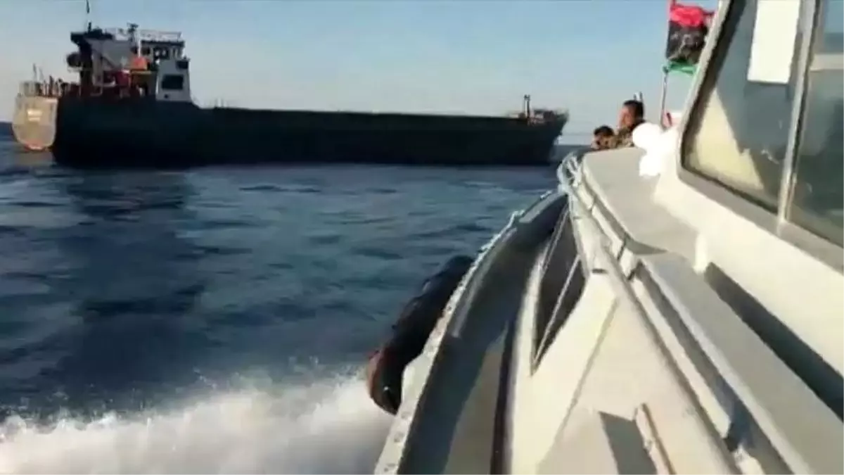 Libya'da alıkonulan geminin Türk mürettebatı serbest bırakıldı