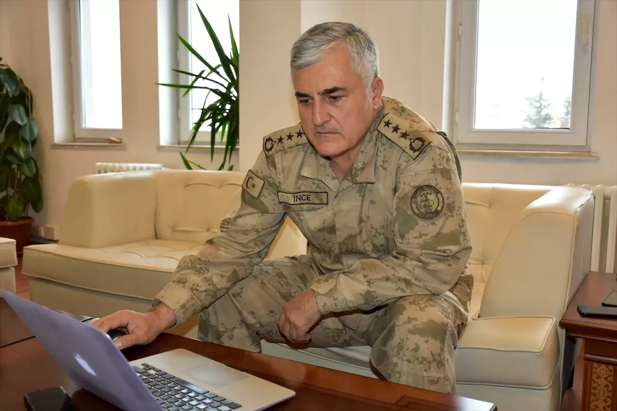 Malatya İl Jandarma Komutanı İnce, AA'nın 'Yılın Fotoğrafları' oylamasına katıldı