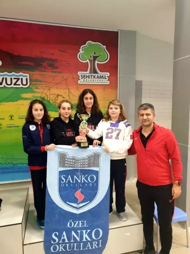 SANKOLU yüzücüler Kurtuluş Kupası için kulaç attı