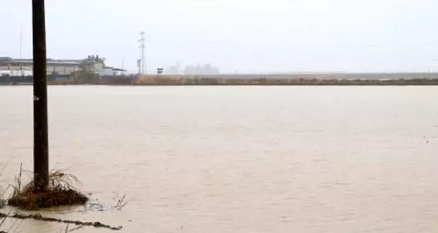 Son dakika: Adana'da bir aracın sel sularına kapılmasının ardından kaybolan 2 kişi bulundu