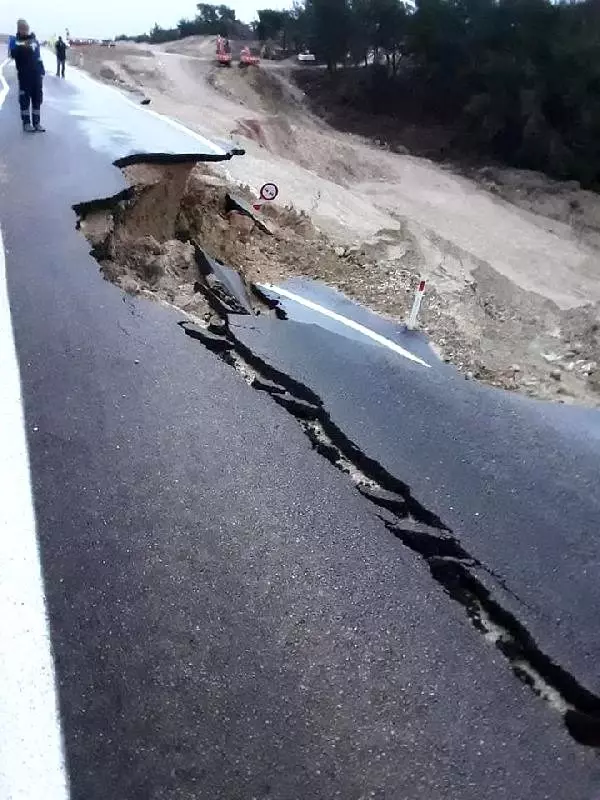 Adana sele teslim oldu (2)