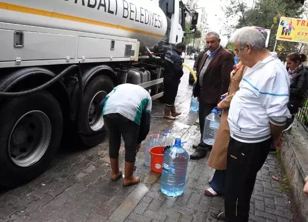 AK Parti'li Kaya'dan Başkan Soyer'e 'su' eleştirisi AK Parti'li Kaya'dan Başkan Soyer'e 'su' eleştirisi