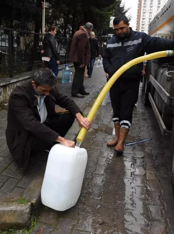 AK Parti'li Kaya'dan Başkan Soyer'e 'su' eleştirisi AK Parti'li Kaya'dan Başkan Soyer'e 'su' eleştirisi