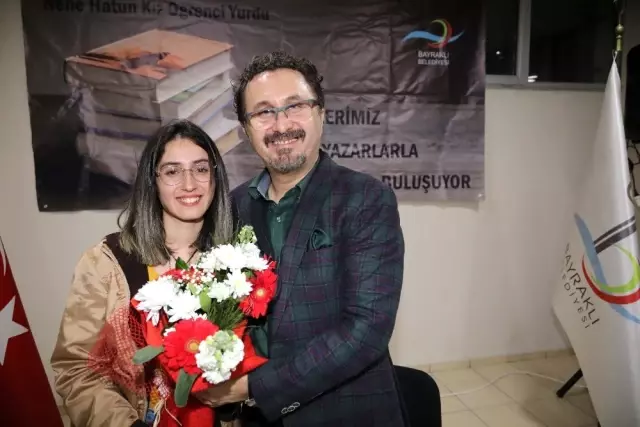 Bayraklı'da gençler yazarlarla buluşuyor Bayraklı'da gençler yazarlarla buluşuyor
