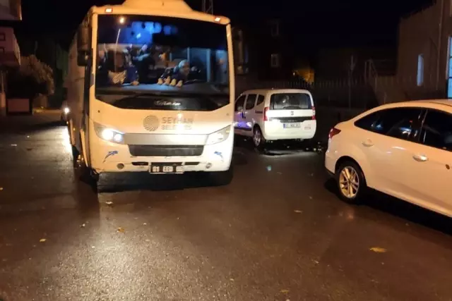Çadırda mahsur kalan mülteciler kurtarıldı Çadırda mahsur kalan mülteciler kurtarıldı