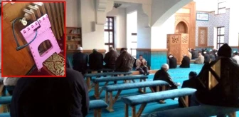 Camilerde oturakların kaldırılması sonrası cemaat, tabure kullanmaya başladı