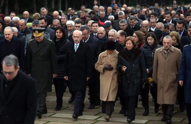 CHP, 46. ölüm yıl dönümünde İnönü'nün mezarını ziyaret etti