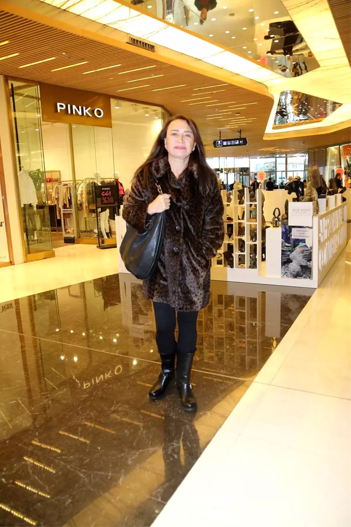 Demet Akbağ'ın alışveriş günü