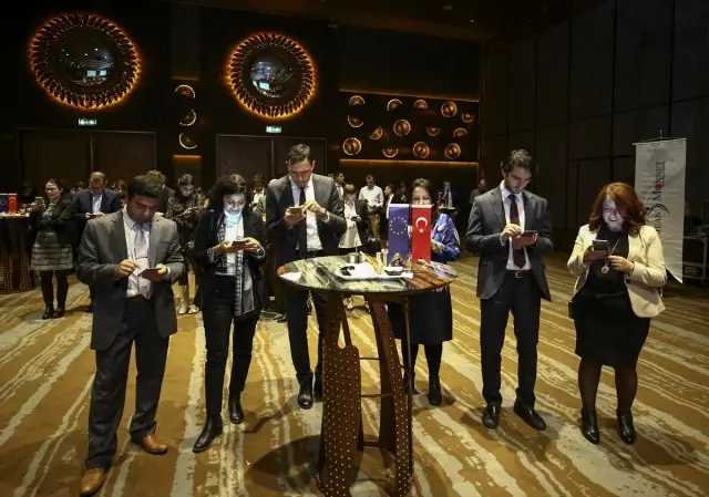 Dışişleri Bakan Yardımcısı Kaymakcı Jean Monnet programı mezunlarıyla buluştu Dışişleri Bakan Yardımcısı Kaymakcı Jean Monnet programı mezunlarıyla buluştu